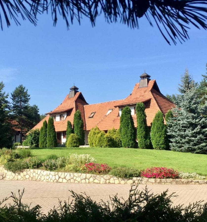 Kraljevi Konaci - Bela Rada